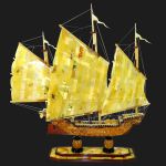 Сувенирный корабль из янтаря "Китайская джонка"